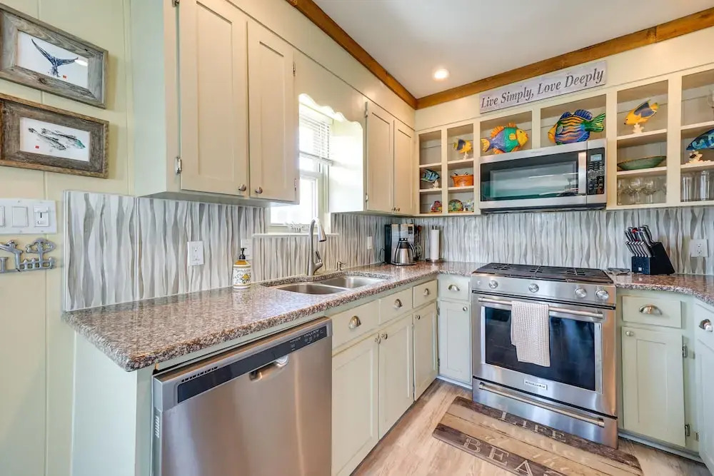 Charming Surf City Beach House - Walk to Ocean!