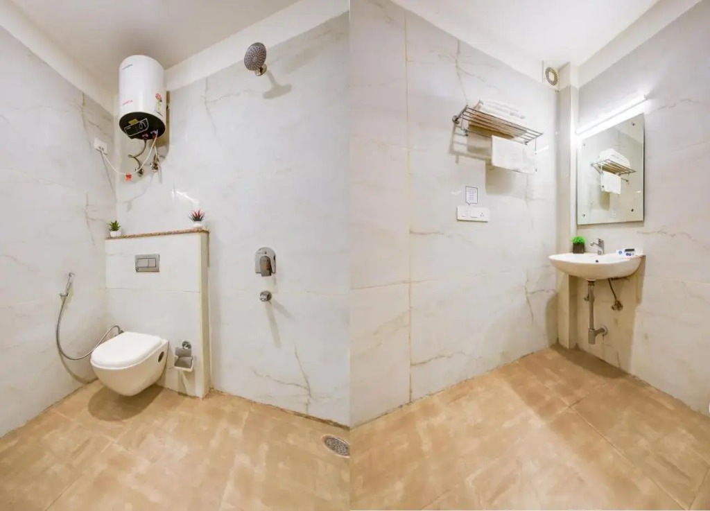 OYO Rooms 813 near Omaxe City Centre