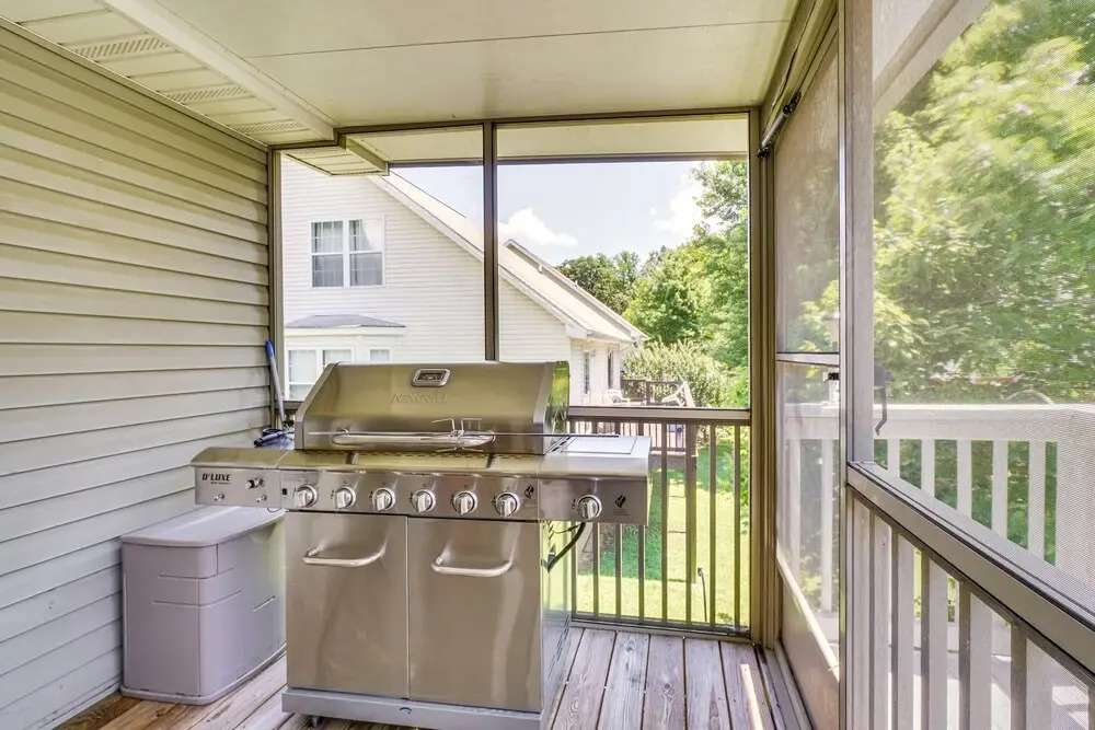 Pigeon Forge Home w/ Screened Porch, 3 Mi to Town!