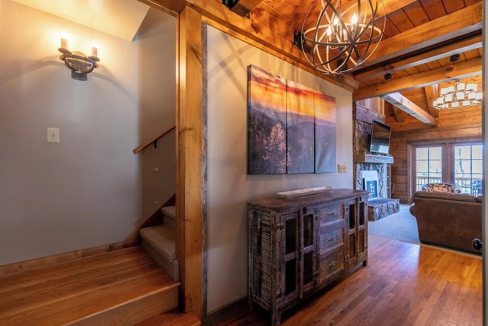 Gratitude - Hot Tub, Pool Table, Covered Decks, 5 Minutes to Boone