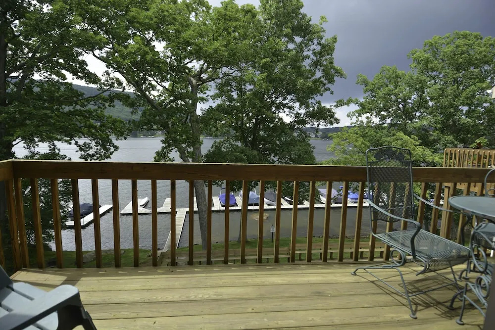 Hartwood Village 3 Bedroom Townhome #05