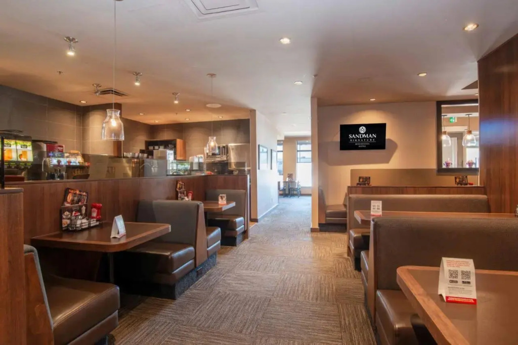 Stage West All-Suite Hotel & Theatre Restaurant