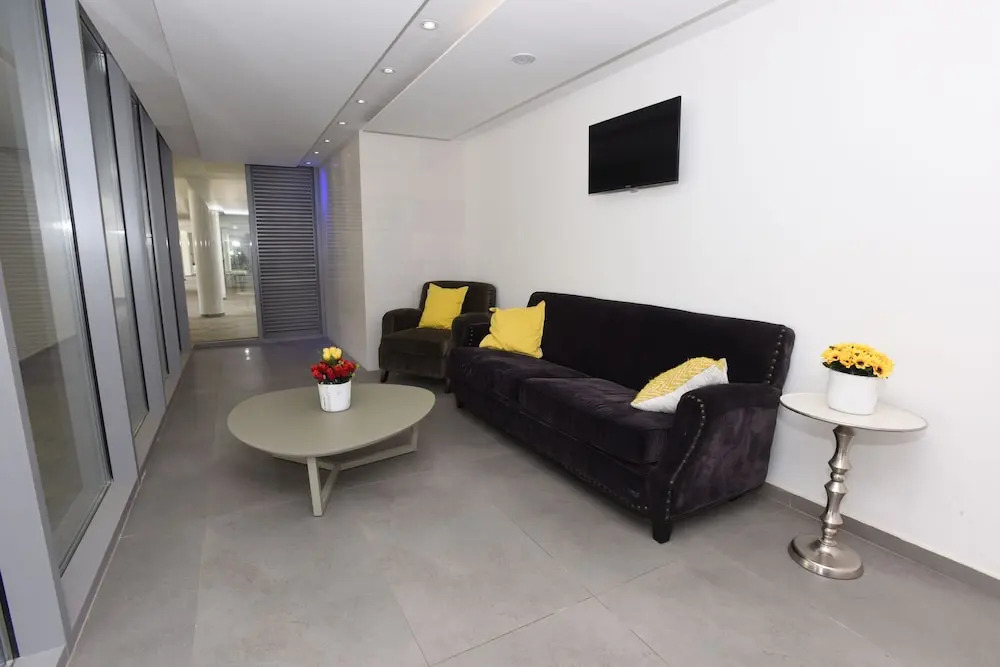 Avi's Suites Yossi Avrahami Royal Park