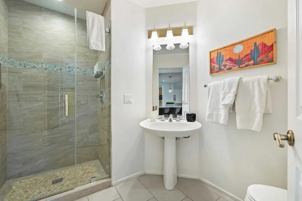 Luxury Oasis w/ Pool + Hot Tub, Fire Pit, Games & Big Yard Larrea by Avantstay