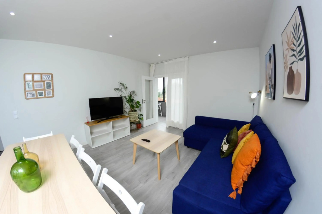 Travel and Live Apartments