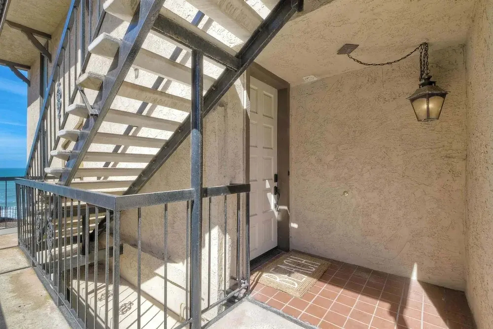 Solana Sunset Stunning Beachside Retreat for 4!