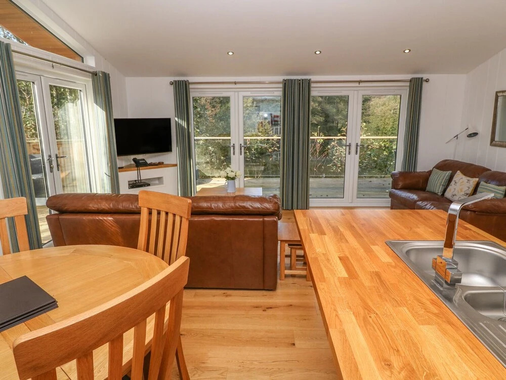 2 Miller's Island, Looe