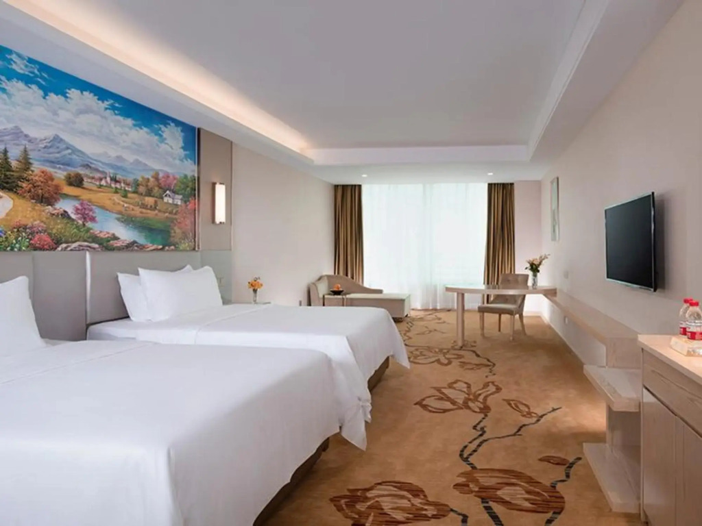 Vienna Hotel (Huizhou High-speed ​​Railway North Station Xiaojinkou)