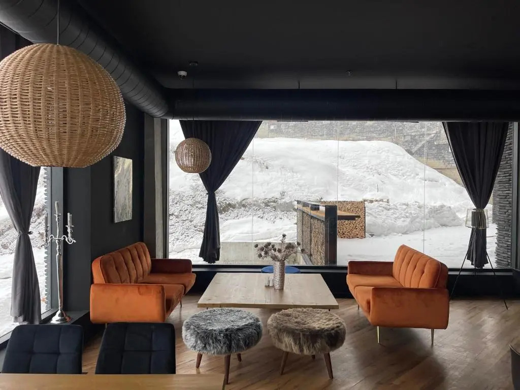 Joli s 2BR Apartment in Marshall project