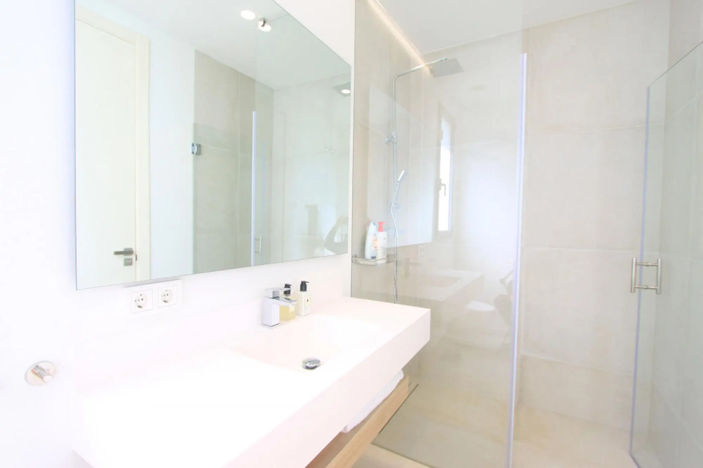 2223 - New modern Villa with Pool and Garden