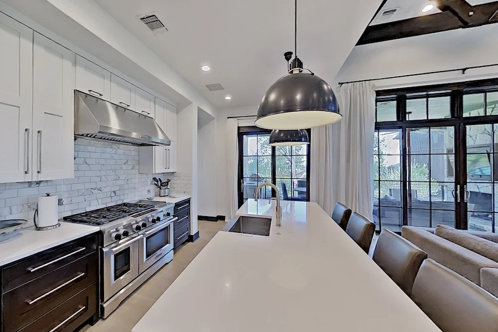 Gorgeous Resort At The Reserve At Lake Travis 4 Bedroom Home