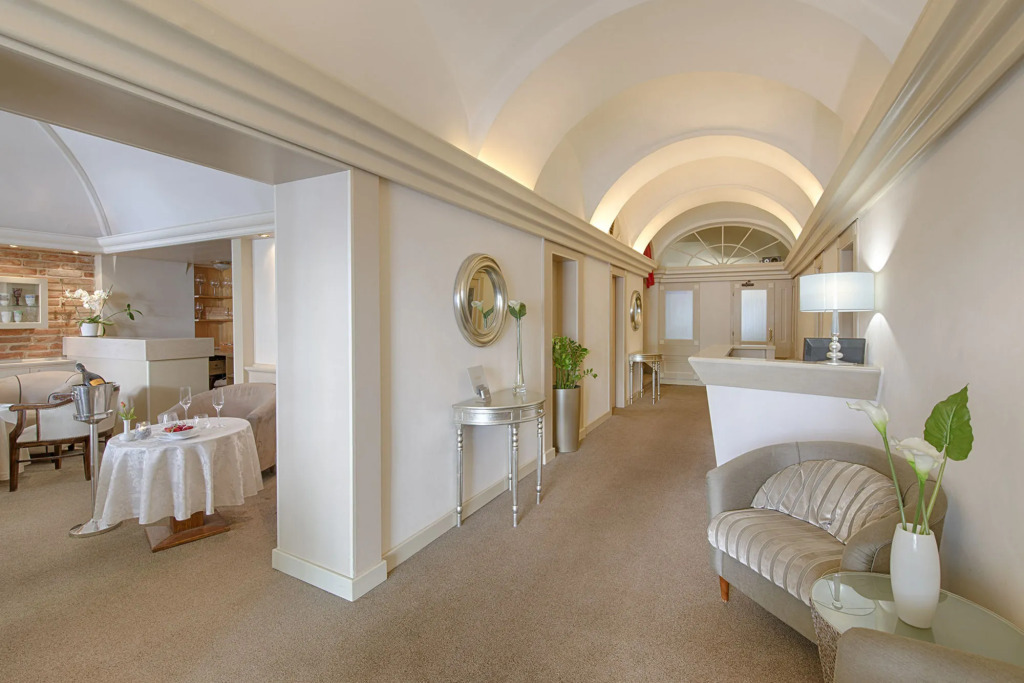 Hotel Embassy
