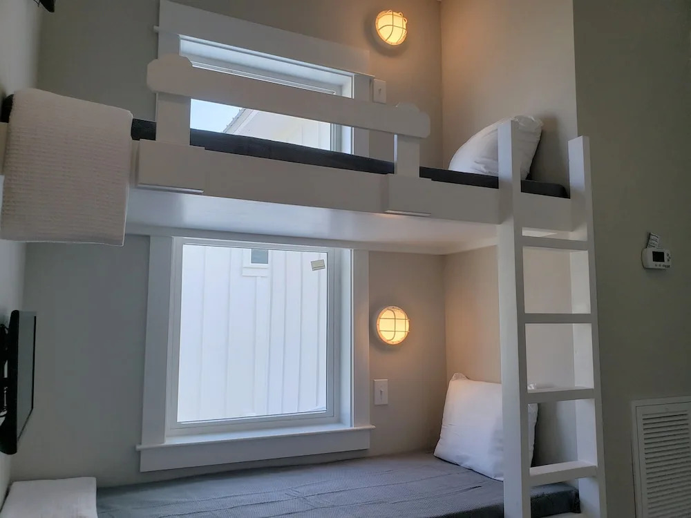 Eastside Cottage F 2 Bedrooms 3 Bathrooms Cottage