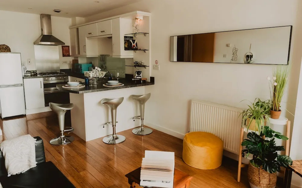 Lovely Bohemian Apartment in Heart of City Life