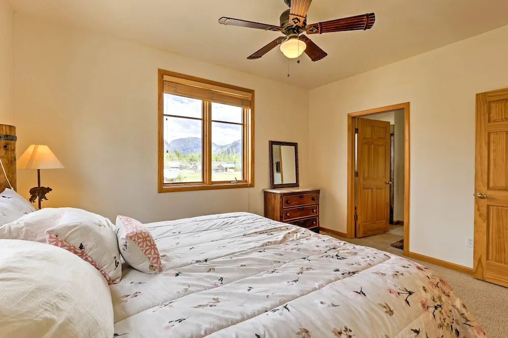 7 Mi to National Park: Grand Lake Condo w/ Deck!