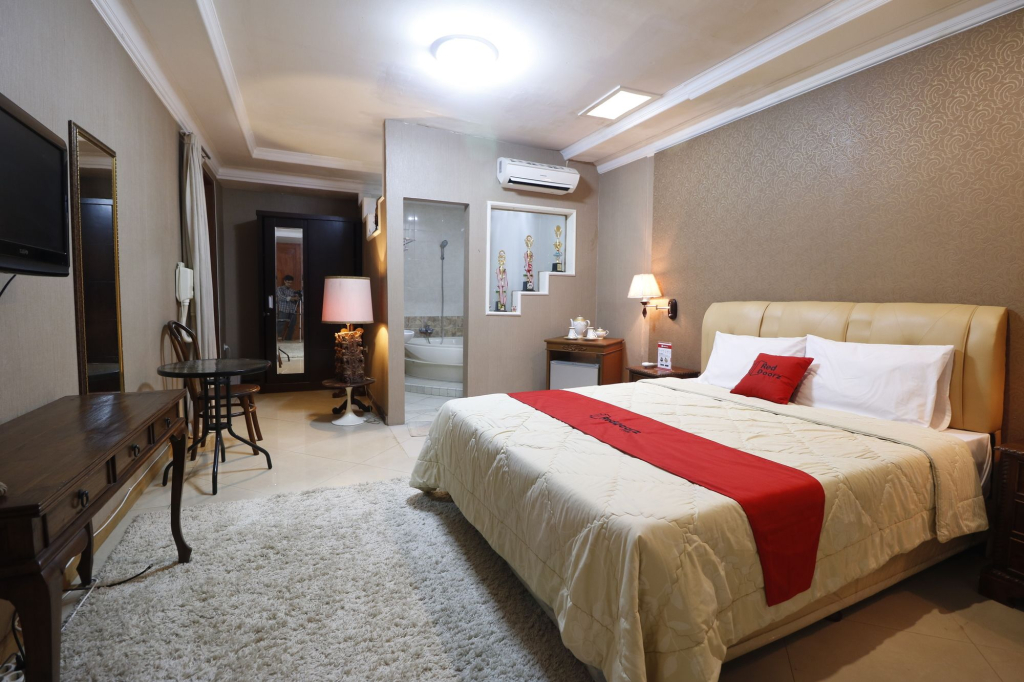 RedDoorz Plus @ Jalan Dharmawangsa
