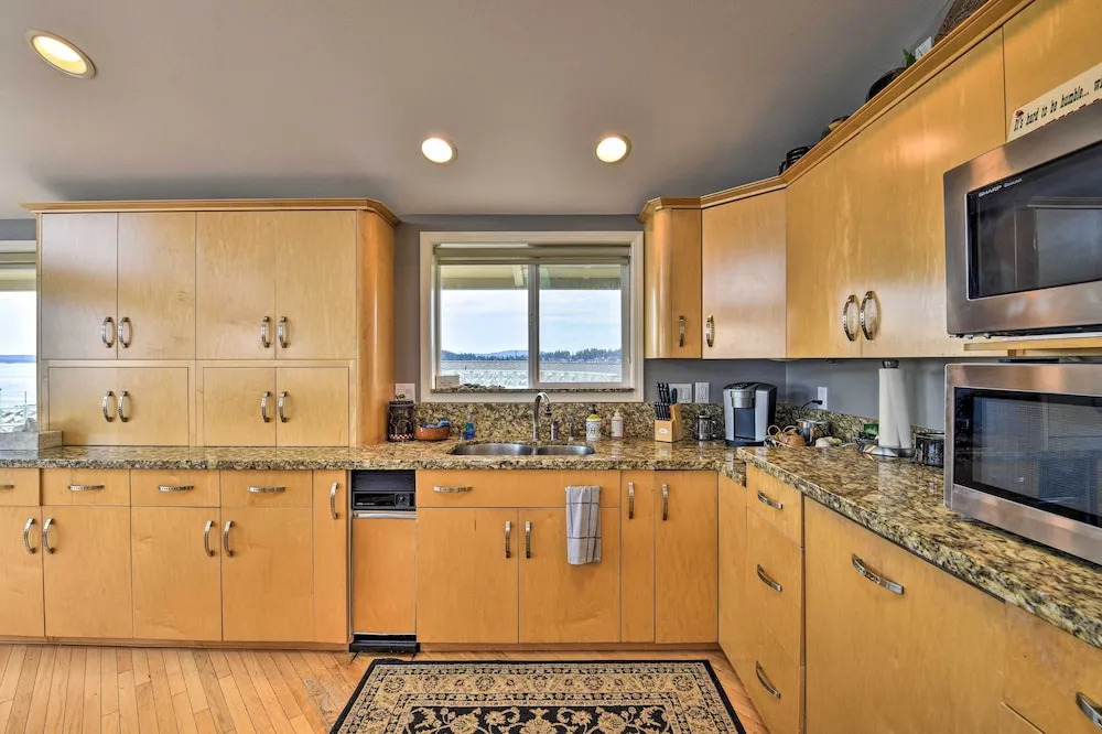 Anacortes Paradise Vacation Rental w/ Water Views!