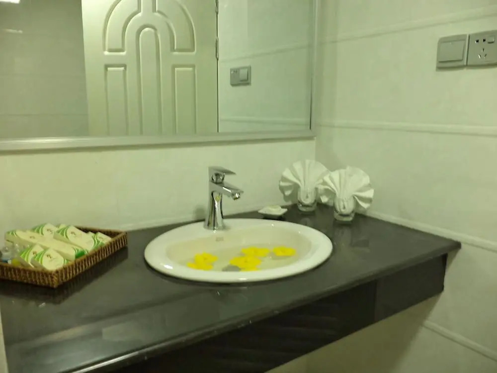 Jade Royal Hotel