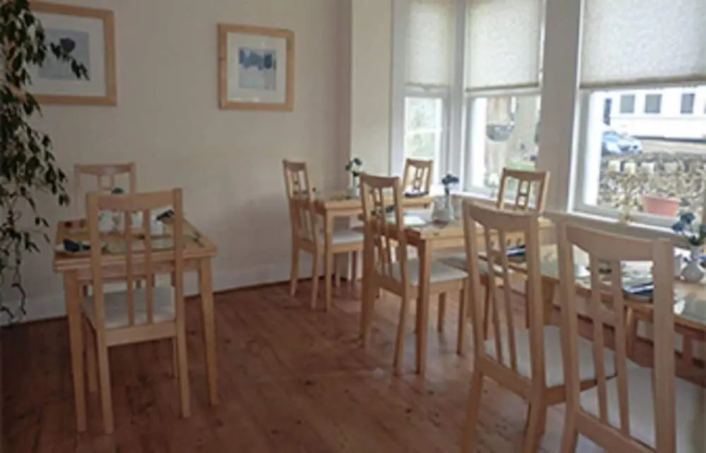 Malvern Lodge Guest House- Close to Beach, Train Station & Southend Airport
