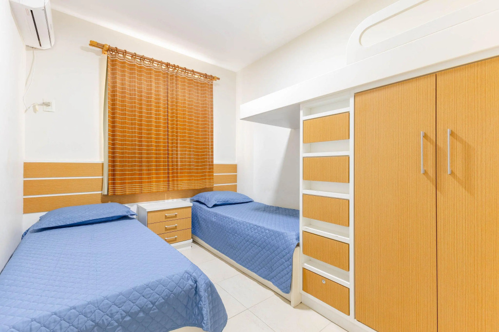 Amplo Apartamento Com 3 Dorms 8 Pessoas Em Bombas, Próximo Do Mar   No Centro De