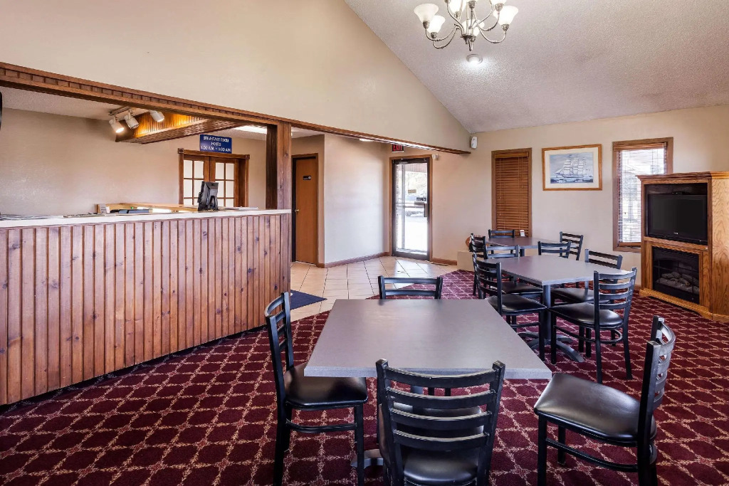 Dragonfly Inn & Suites