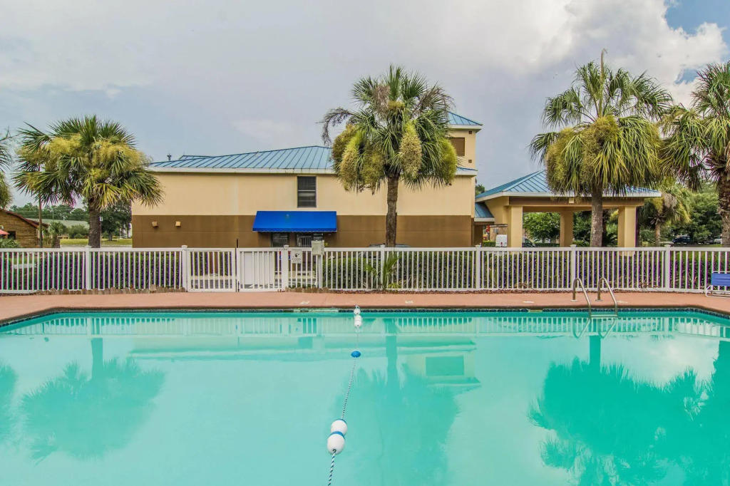 Econo Lodge Darien