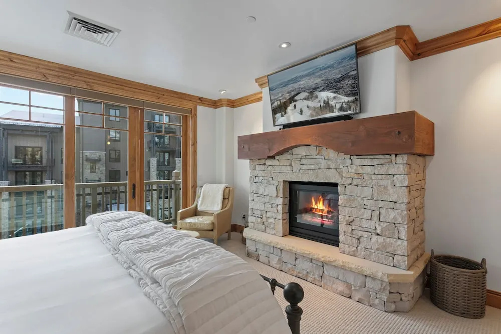 4 Bed 3.5 Bath Deer Valley Ski-in/ski-out 4 Bedroom Condo