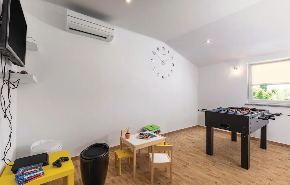Awesome Home in Marcana with Hot Tub, Sauna & 6 Bedrooms