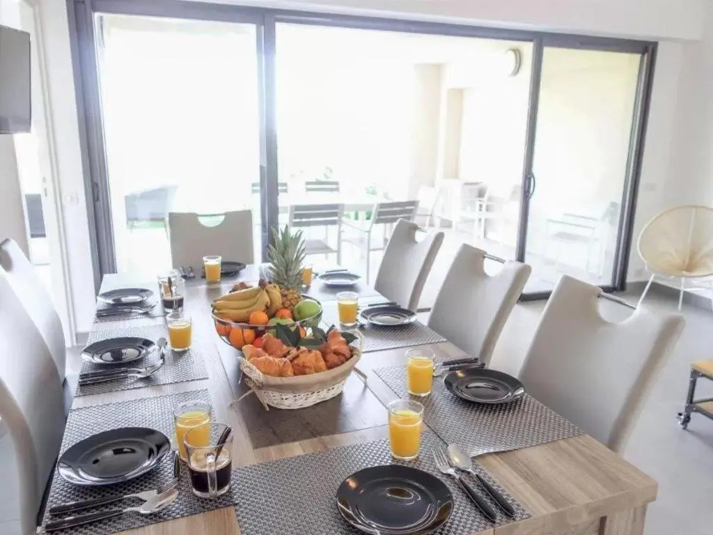Solaneos propose magnifique T4 neuf sur le port avec Piscine