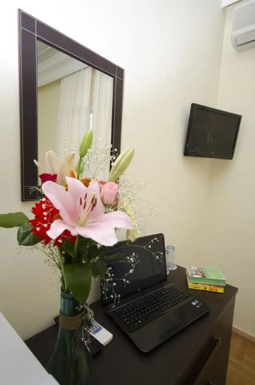 Sonia Hotel & Suites