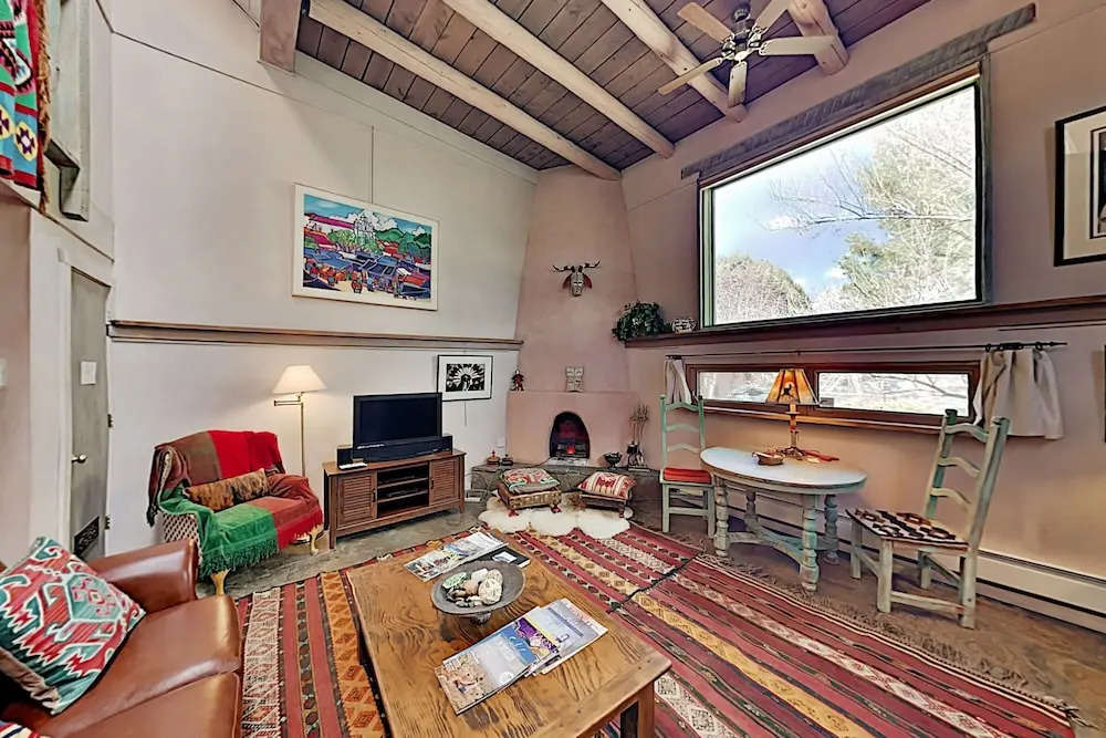 Downtown! Red Hawk By Inger Jirby - Steps To Plaza 1 Bedroom Duplex
