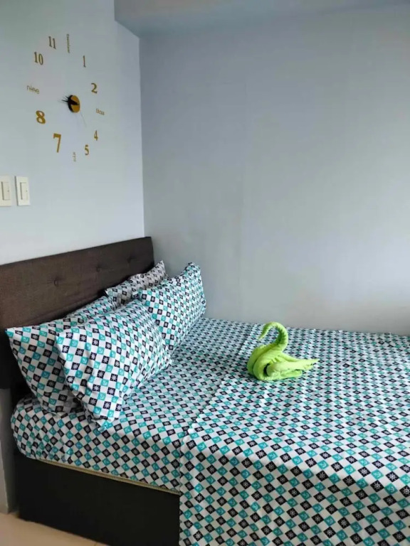 Cozy Studio Unit in Quezon City With Private Pool and City Views