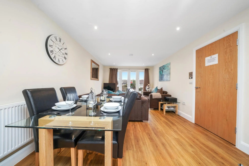 London Heathrow Living Serviced Apartments- Apt 12