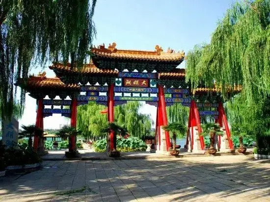 Lihao Holiday Hotel (Jinan Tangye Subway Station Century Avenue)