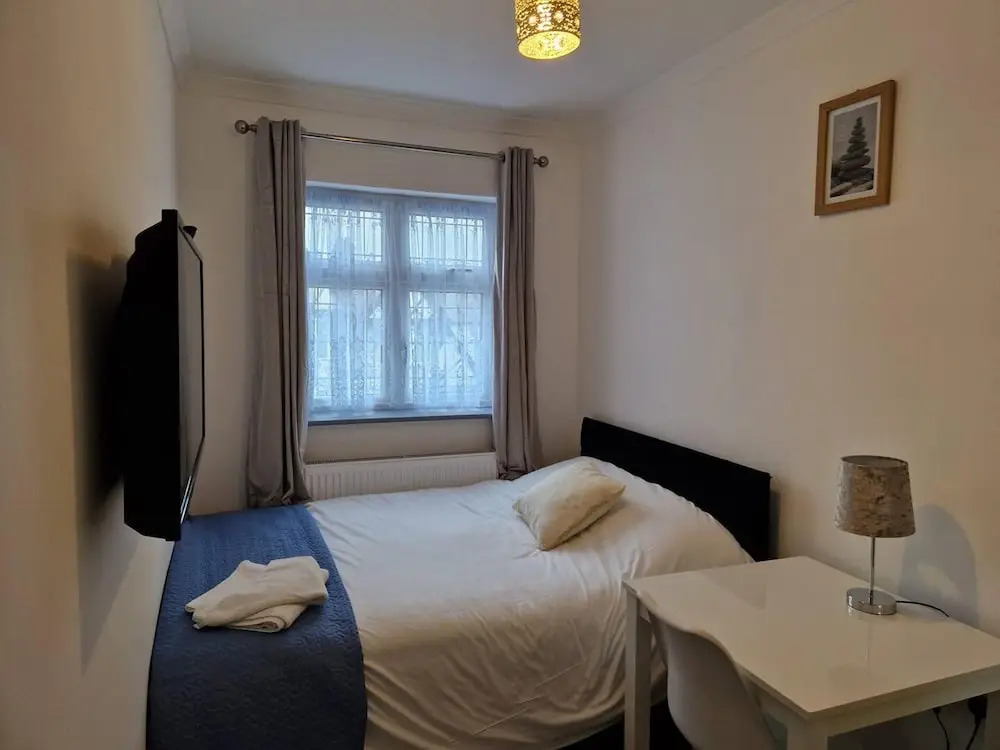 Captivating 2-bed Apartment in Ilford