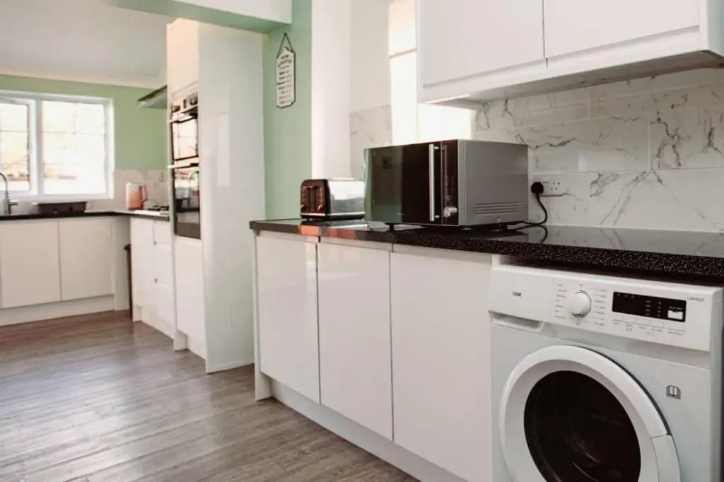 Cozy 3-bedroom Home in Luton