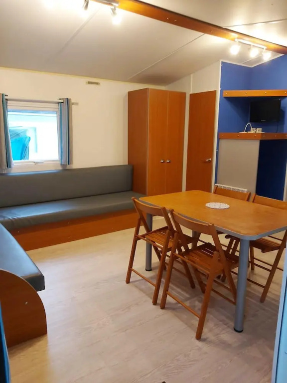 Bungalow With 2 Bedrooms in Meschers-sur-gironde, With Pool Access, Furnished Terrace and Wifi