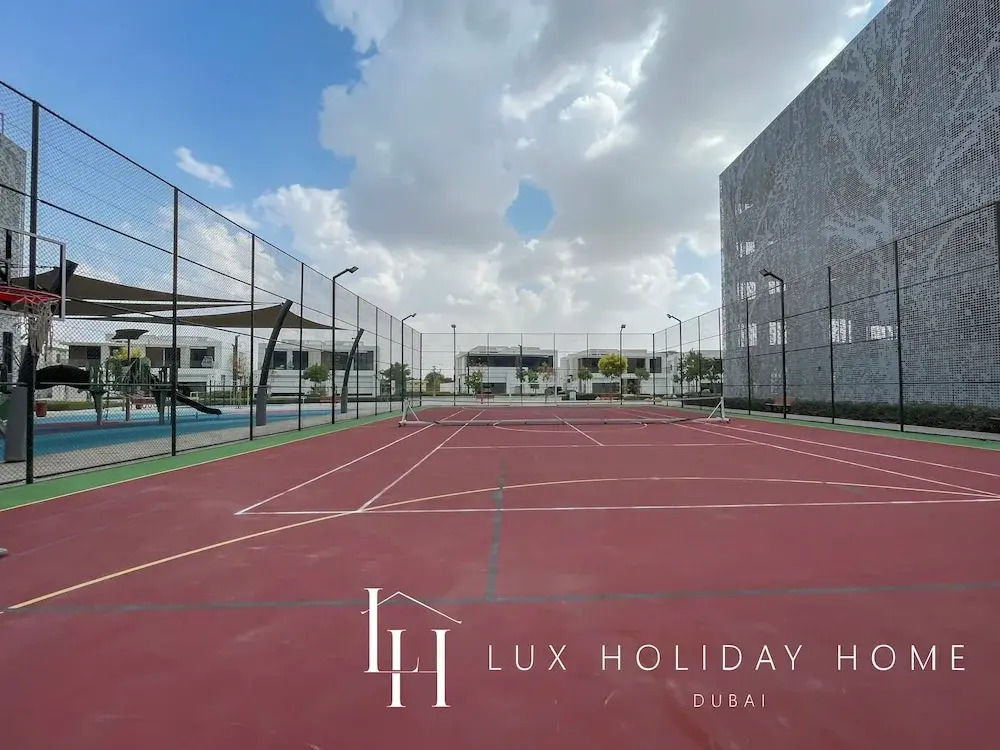 LUX | 2BR Lagoon View – District One, 10–15 min Burj Khalifa