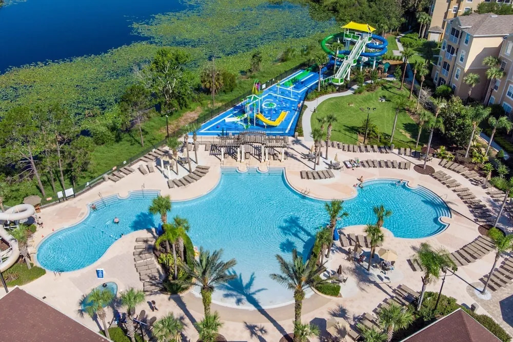 Vibrant Home With Spacious Pool Home and Free Waterpark! #5wh723