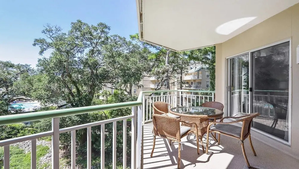 302 Windsor 1 Bedroom 2 Bathrooms Condo