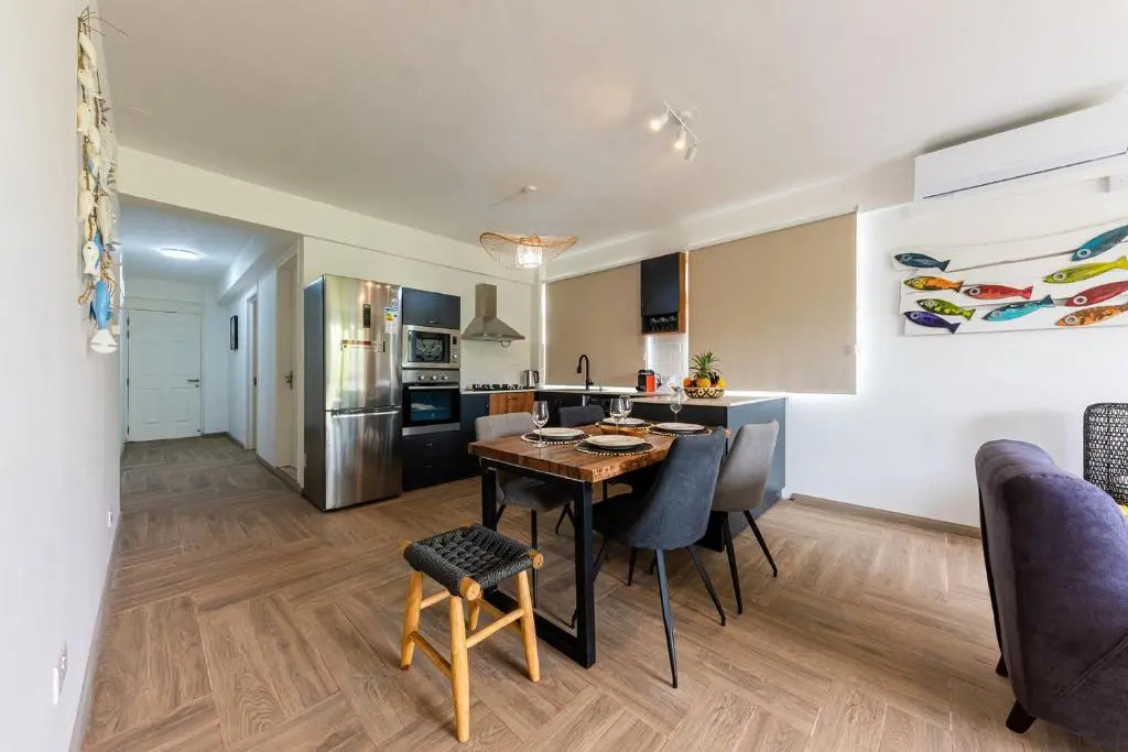 373 Wolmar Cosy and Modern Apartment- 200 metres from the Beach and Supermarkets and just next to Domaine de wolmar with views of deers and green natural park
