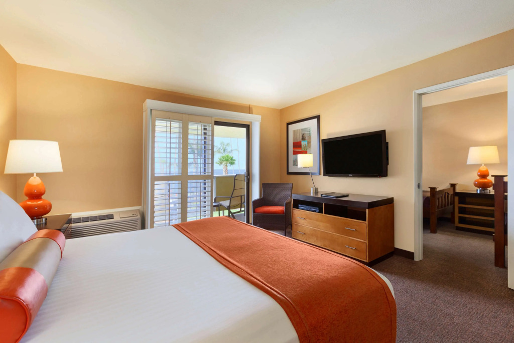 SeaCrest Oceanfront Hotel