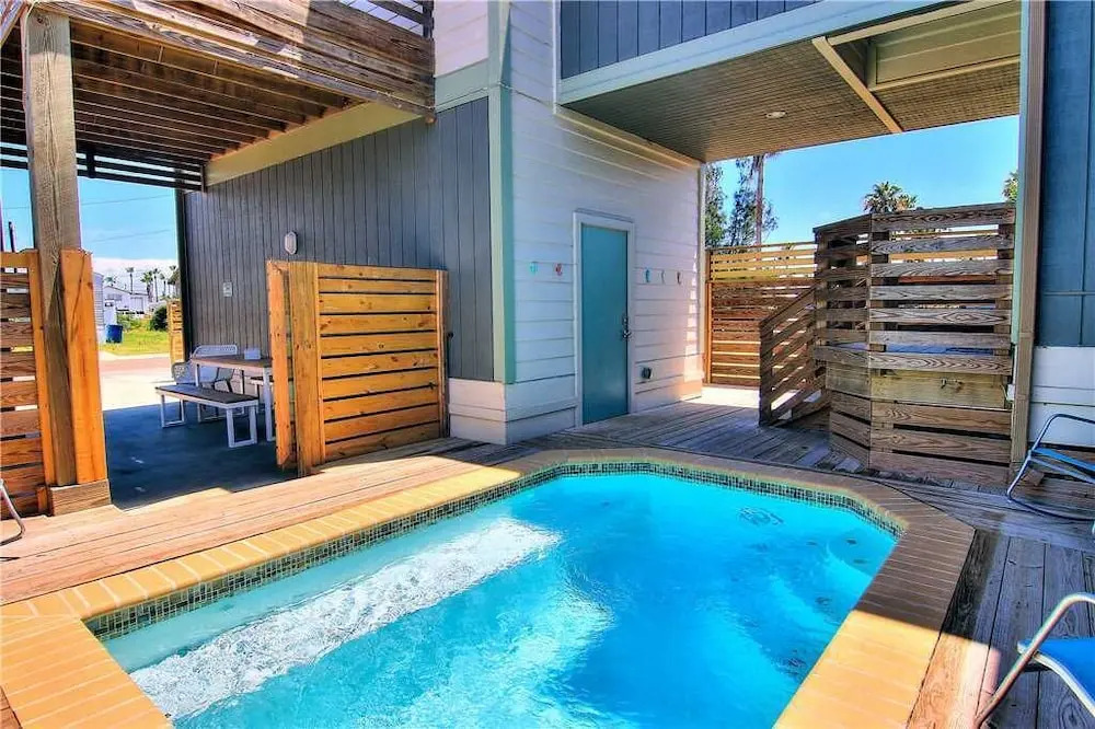 The Oyster House 3 Bedrooms 2.5 Bathrooms Home