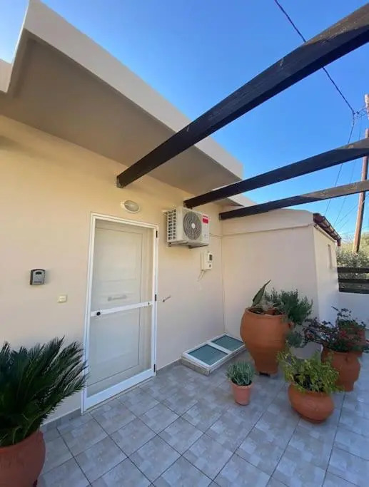 Koundouros Home