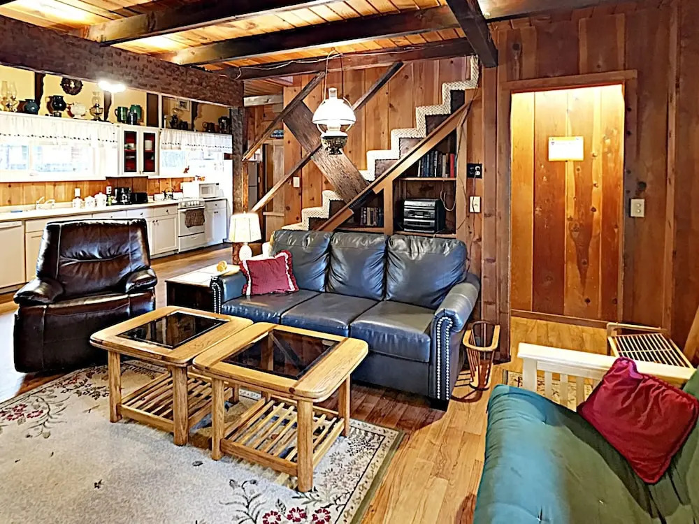 Becky's Boathouse 3BR by RedAwning