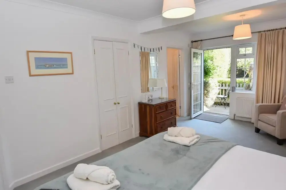 White Roses a dog Friendly Retreat for two
