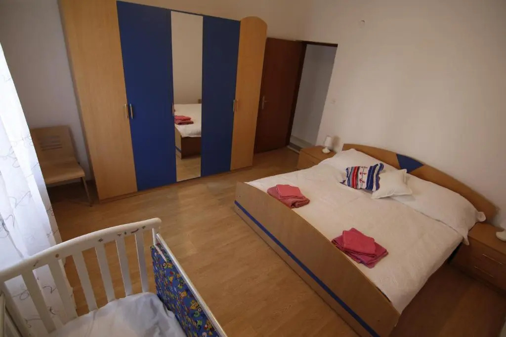 Apartment Ema