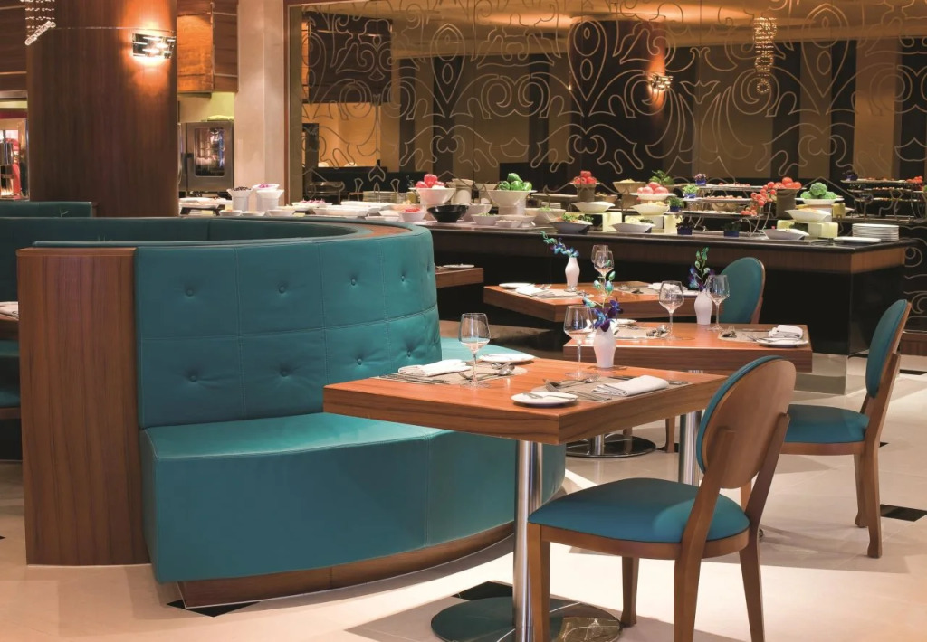 Отель Avani Deira Dubai
