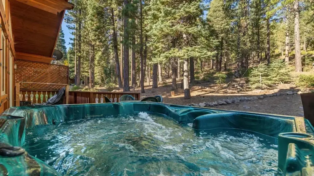 Wolf s Lair by Avantstay Swiss Chalet w Private Hot Tub Access to Northstar Resort Community