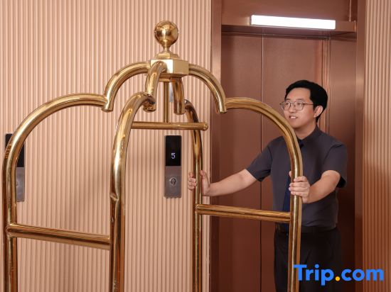 Licheng Hotel, high-speed railway station South Street, Yantai